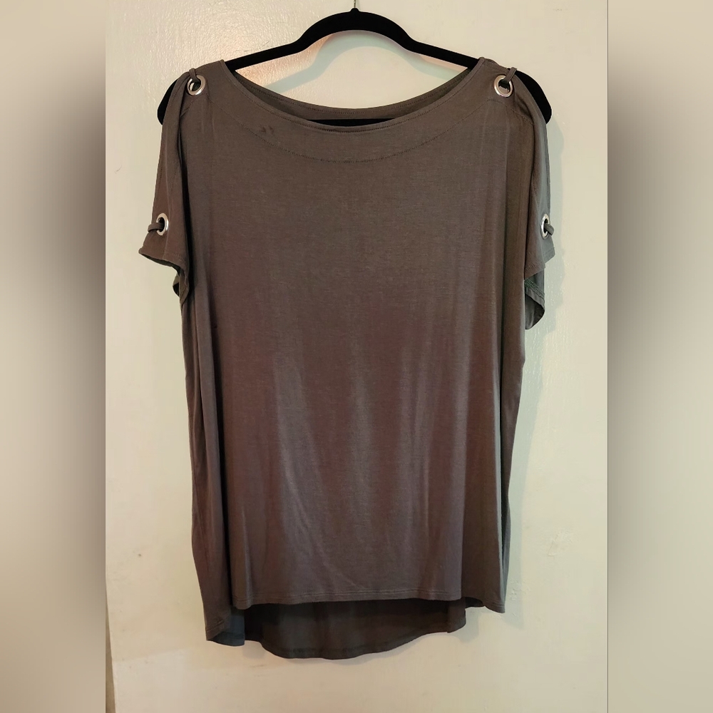 Cable & Gauge Olive Color Blouse with Grommet Accents Women's